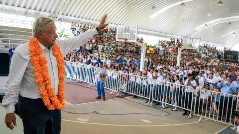 AMLO reabrirá investigación sobre los 43 normalistas desaparecidos