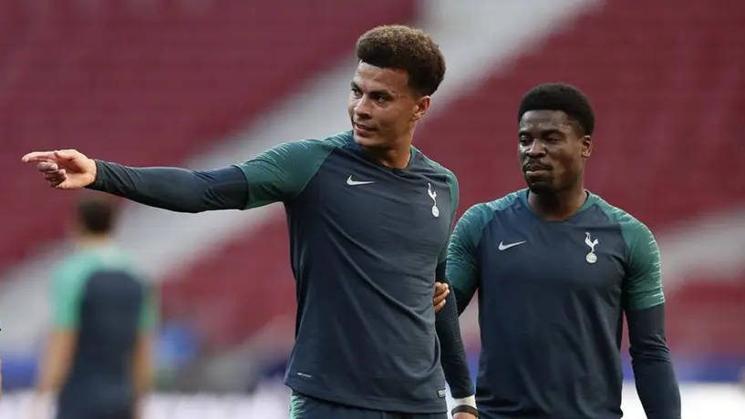 Dele Alli lució pasado de copas durante sus vacaciones en Grecia