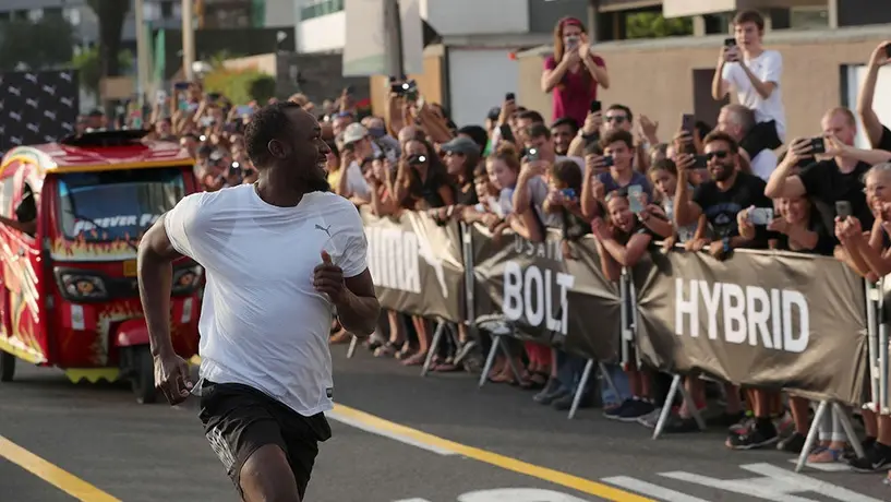 Usain Bolt gana en carrera a un mototaxi en Lima