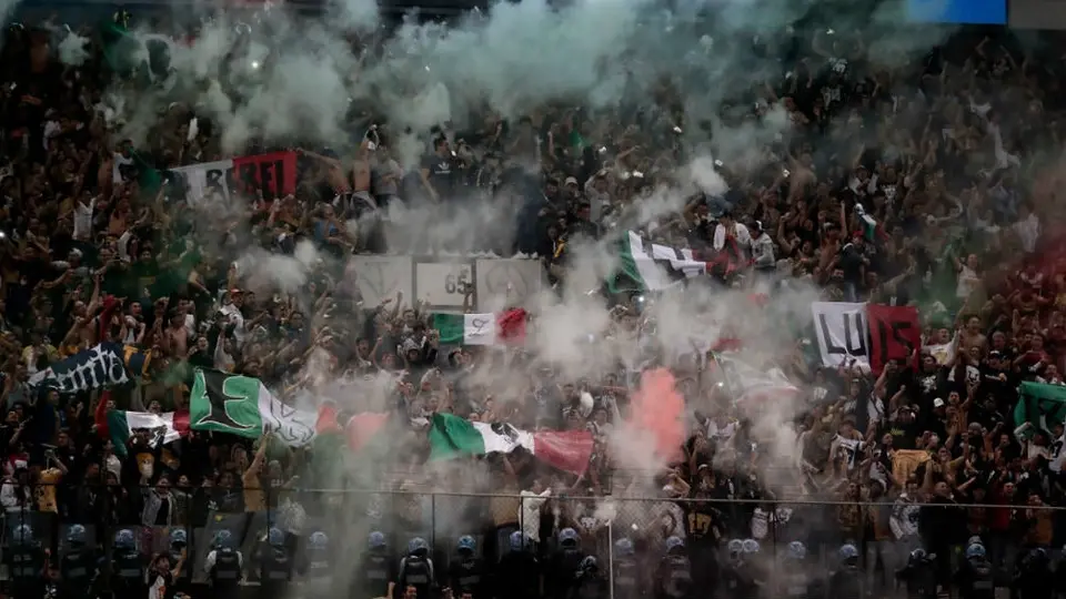 Afición de Pumas lanzó Goyazo con 'toque' de fiestas patrias