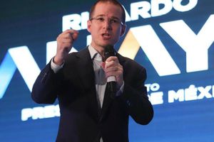 Cierran Facultad de Ciencias Políticas de la UNAM por diplomado de Ricardo Anaya