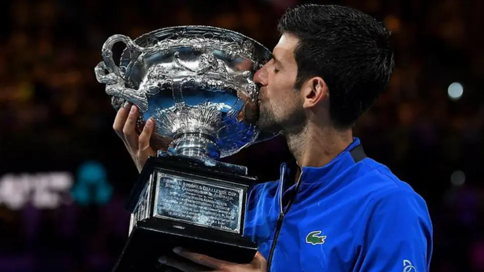 Djokovic apalea a Nadal y se corona en el Abierto de Australia