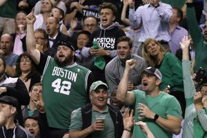 Celtics veta dos años a menor de edad que insultó a Golden State