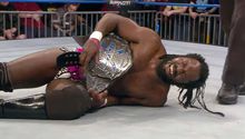 Rich Swann retiene el campeonato de la División X contra Sami Callihan