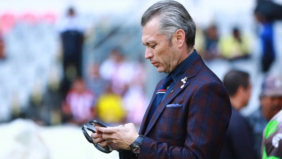 Higuera asumirá control en Chivas si falta Jorge Vergara