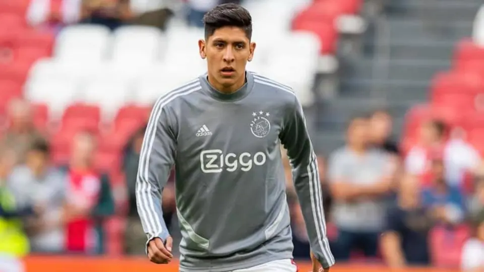 Edson Álvarez, en la banca del Ajax vs PAOK en Fase Previa de Champions