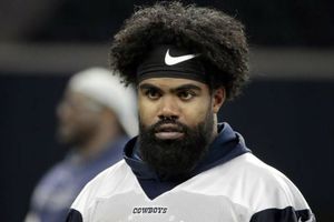 Ezekiel Elliott haría 'huelga' contra Cowboys desde México