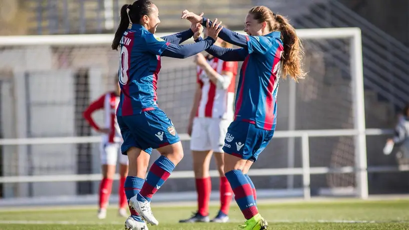 Niña de 8 años pide a Panini crear álbum de Liga Femenil española