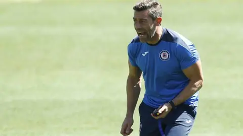 Afición de Cruz Azul da voto de confianza a Pedro Caixinha