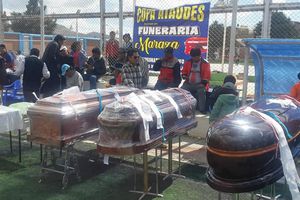 Torneo de futbol sala otorga ataúdes como premio