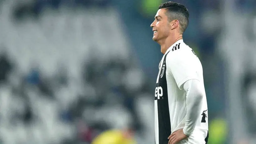 Cristiano Ronaldo recibe críticas tras publicar foto en su avión
