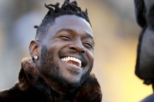 Antonio Brown lanza guiño a los 49ers