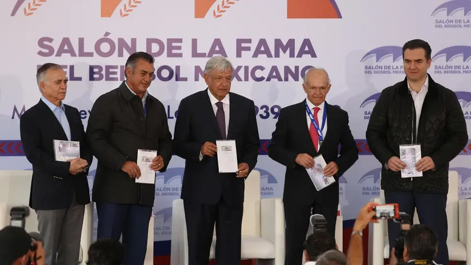 Obrador reitera apoyo al beisbol en inauguración del Salón de la Fama