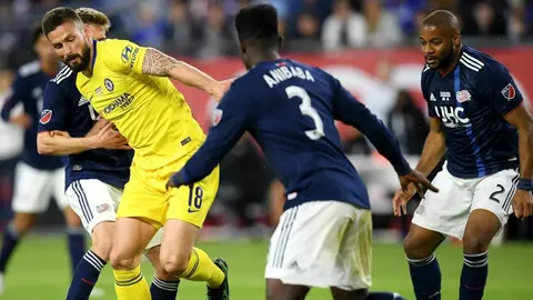 Jugadores del Chelsea reciben playeras de Patriots