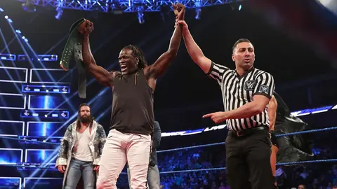 R-Truth recupera el título 24/7 en pleno vuelo a Arabia Saudita