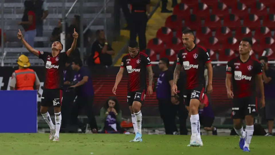 Así humilló Roger Martínez al canterano atlista antes de su golazo