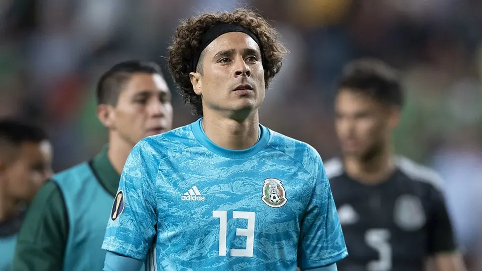 Guillermo Ochoa lanzó libro para aprender inglés