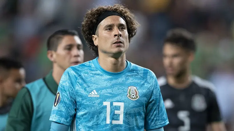Guillermo Ochoa lanzó libro para aprender inglés