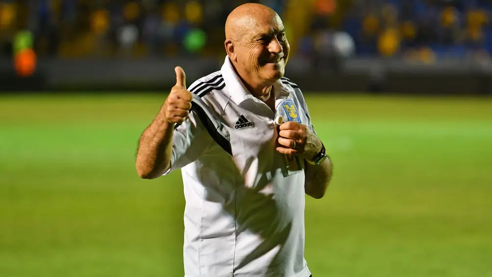 Osvaldo Batocletti, durante una edición del Clásico Regio | IMAGO7