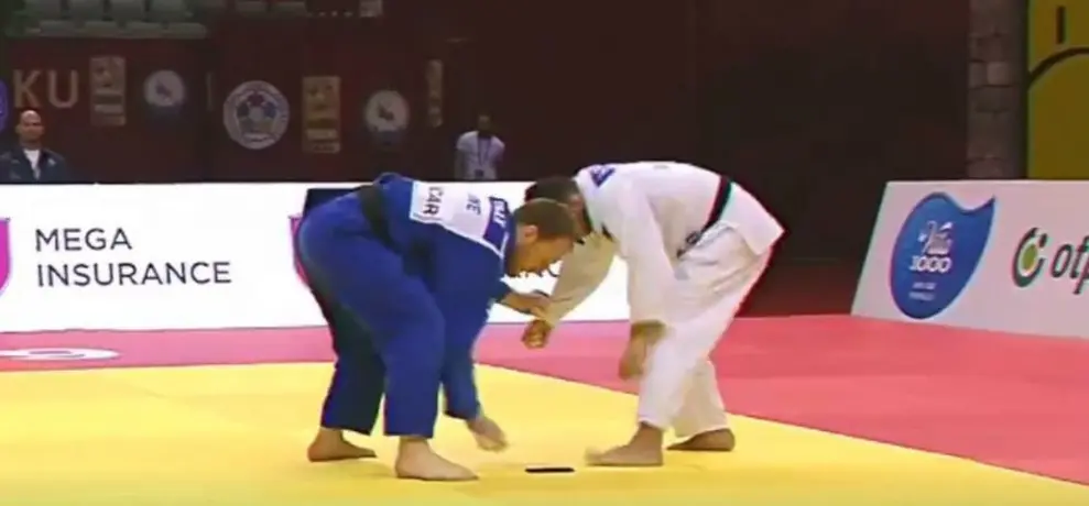 Judoca portugués es descalificado tras competir con su celular