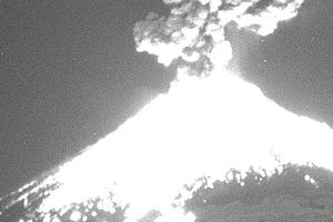 Popocatépetl registra fuerte expulsión de lava