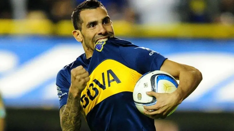 Carlos Tévez luce playera del Toluca como regalo de Fernando Tobio