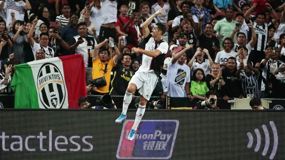 Cristiano Ronaldo dejó que un niño se sentara con él en el Juventus vs Tottenham