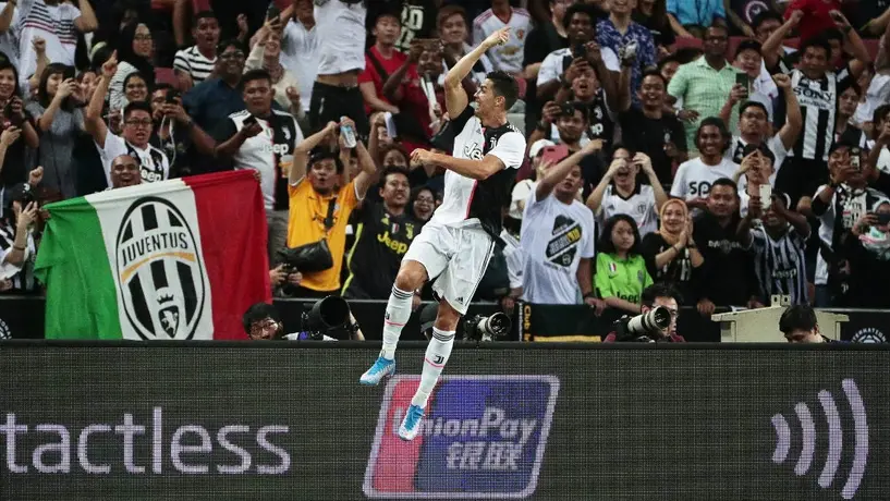 Cristiano Ronaldo dejó que un niño se sentara con él en el Juventus vs Tottenham