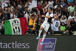 Cristiano Ronaldo dejó que un niño se sentara con él en el Juventus vs Tottenham