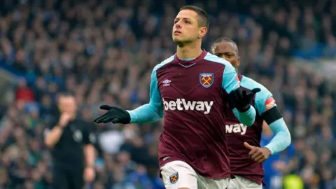 Chicharito 'se escapa' a Italia y no entrena con West Ham