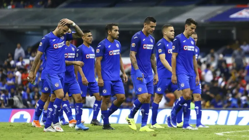 Jugadores de Cruz Azul tras un partido en el Estadio Azteca | IMAGO7