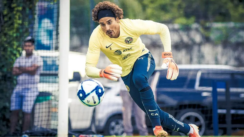Guillermo Ochoa en una práctica con América | X @CLUBAMERICA