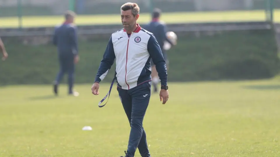Caixinha, presente en el entrenamiento de Cruz Azul tras operación
