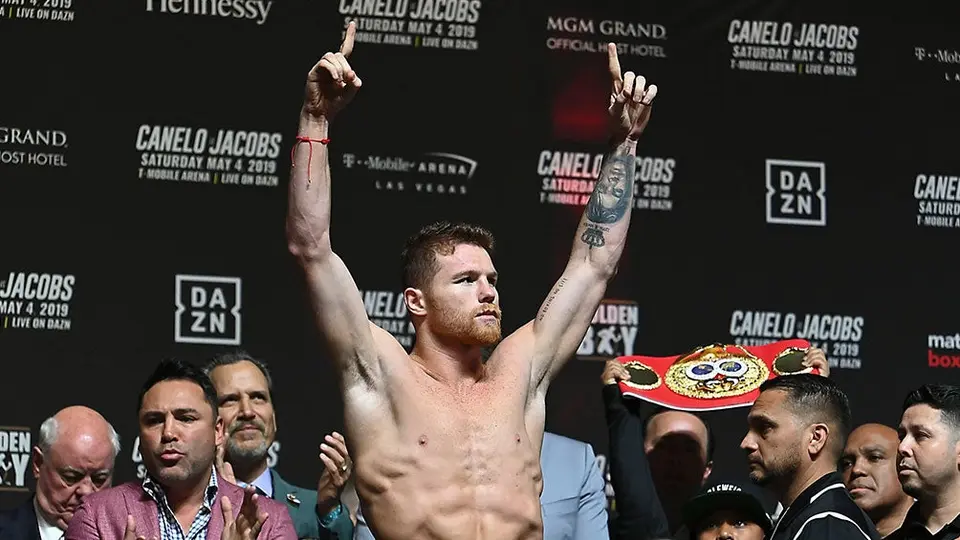 Canelo presume foto con Maluma antes de pelea contra Jacobs
