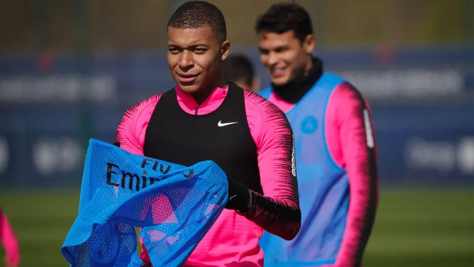 Kylian Mbappé ironizó sobre lista de peticiones para seguir en PSG