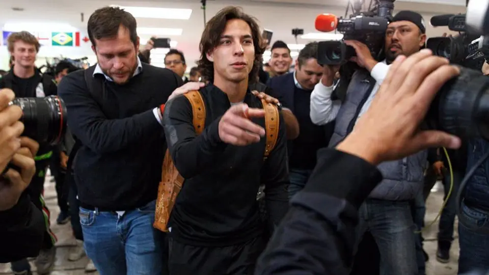 Betis presume foto de Guardado y Lainez en el Tri