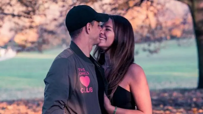 Chicharito anuncia que tendrá bebé con Sarah Kohan
