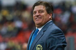 Piojo Herrera trollea a reportero de Televisa