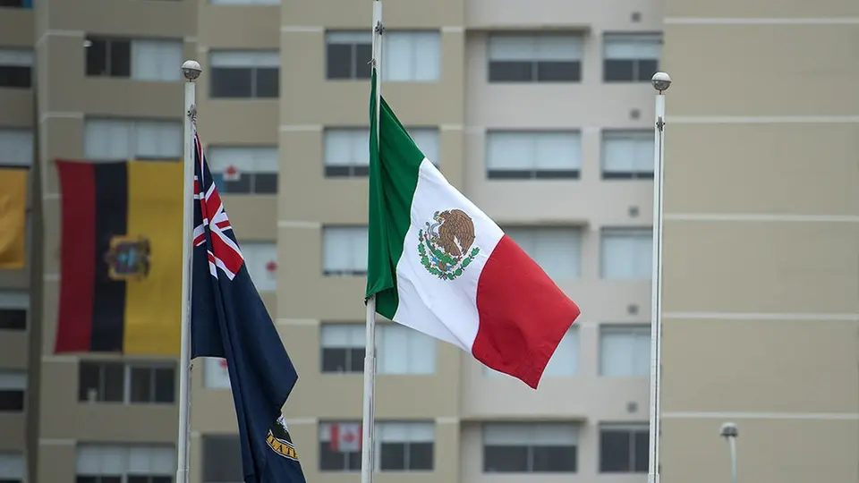 Izan bandera de México en la Villa Panamericana de Lima
