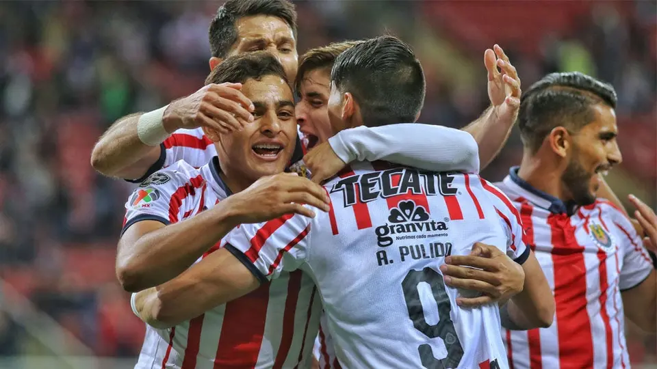 Auxiliar técnico de Cardozo descarta un vestidor roto en Chivas