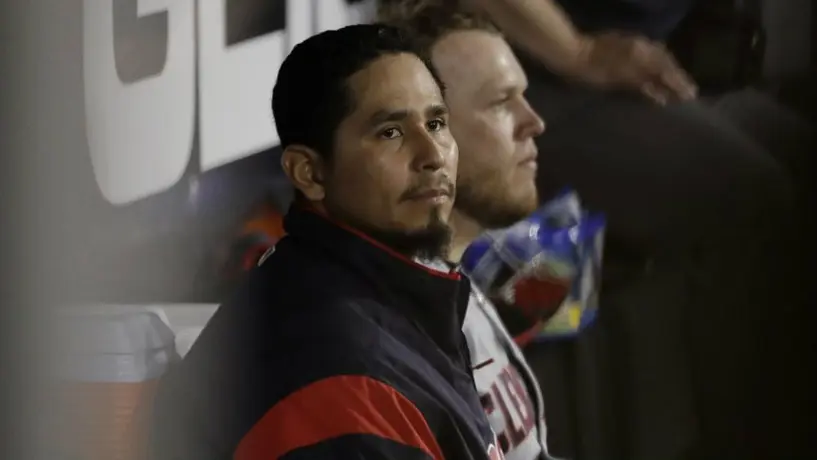 Carlos Carrasco, lanzador de Indians, padece leucemia