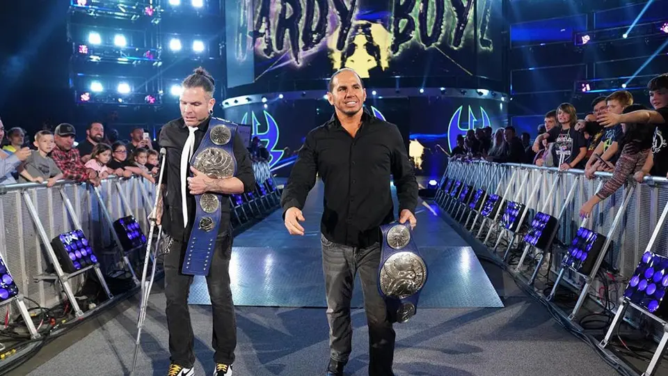 Hardy Boyz dejan vacantes los títulos en Pareja de SmackDown