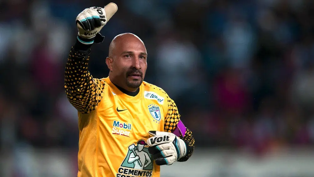 Óscar Pérez durante un encuentro con Pachuca | MEXSPORT