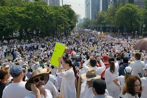 Ciudadanos se unen a 'Marcha del Silencio' en contra del gobierno de AMLO