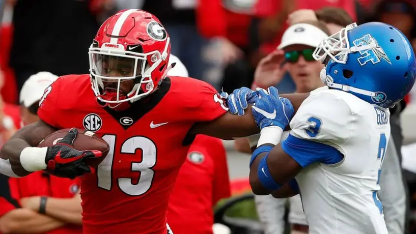 Elijah Holyfield, hijo del legendario boxeador, firma con Panthers