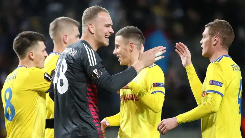BATE Borisov festeja triunfo vs Arsenal en restaurante de hamburguesas