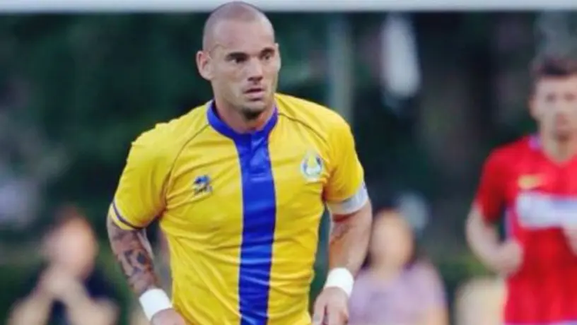 Wesley Sneijder, detenido por bailar alcoholizado arriba de un coche