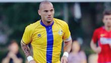 Wesley Sneijder, detenido por bailar alcoholizado arriba de un coche