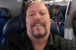 Avión en el que viajaba el Perro Bermúdez fue impactado por un rayo