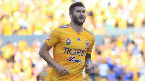 Gignac sobre declaraciones de Tomás Boy: "Me vale queso"